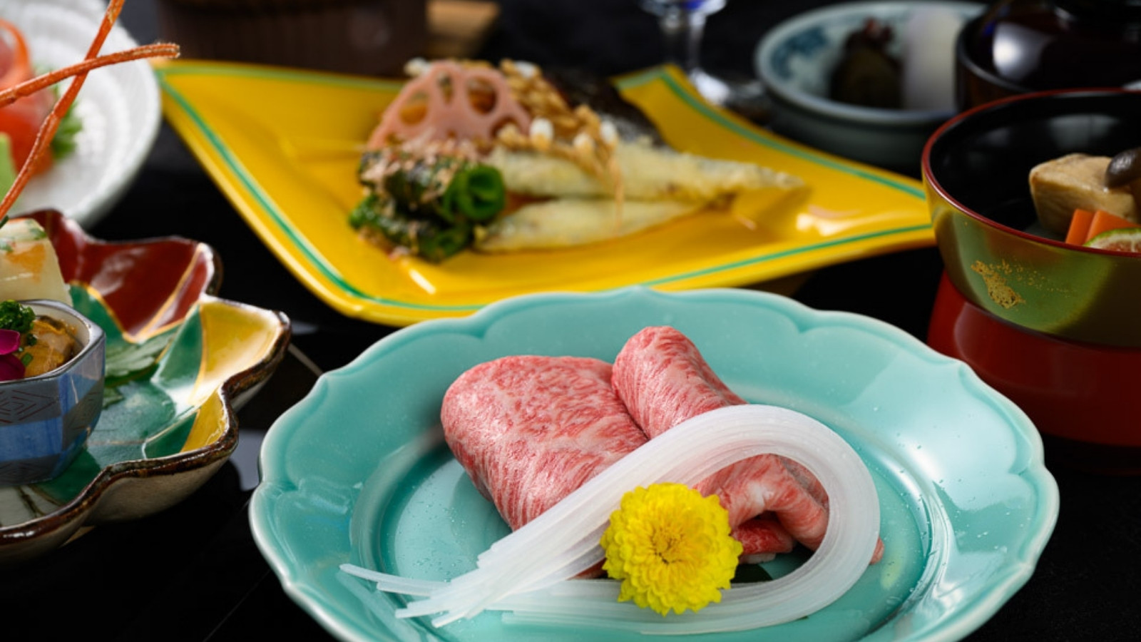 【夕食｜さざなみ会席一例】お料理のグレードはそのまま量だけ抑えた。『少量多種』の会席コース。