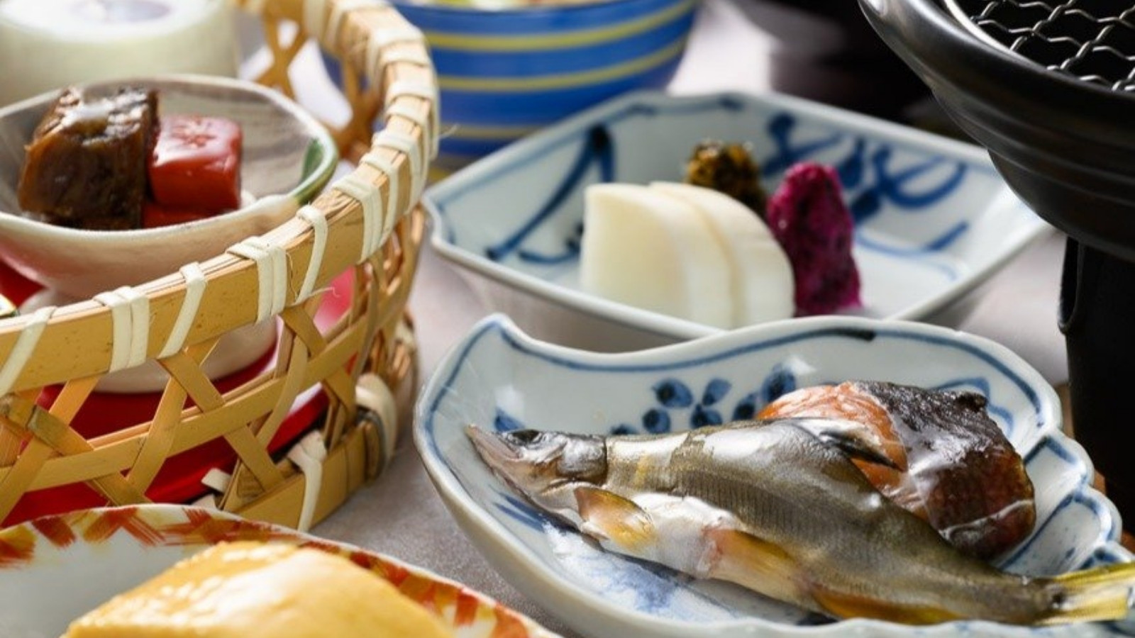 【朝食｜湖国の朝食一例】滋賀ならではの食材をふんだんに使った湖国の朝食を召し上がれ。