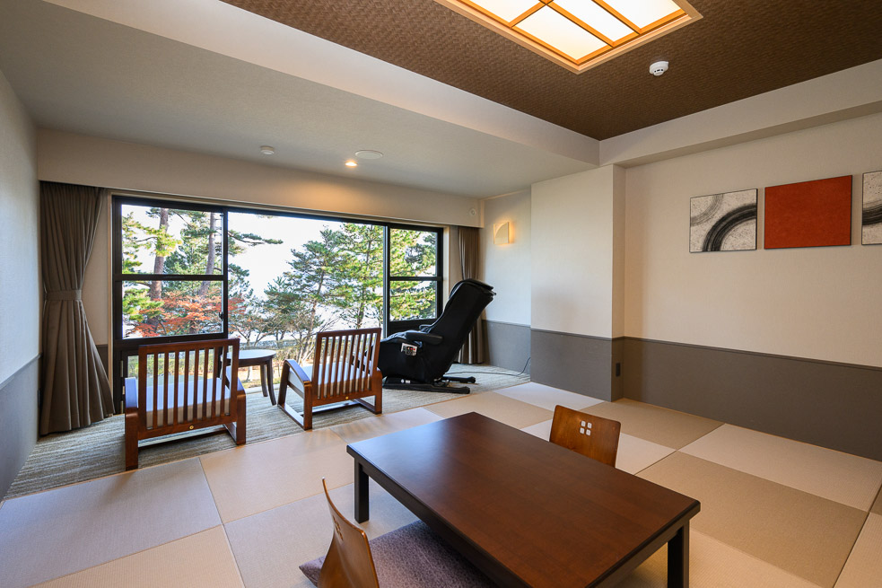 琵琶湖を眺めながらゆったりお寛ぎいただけます。