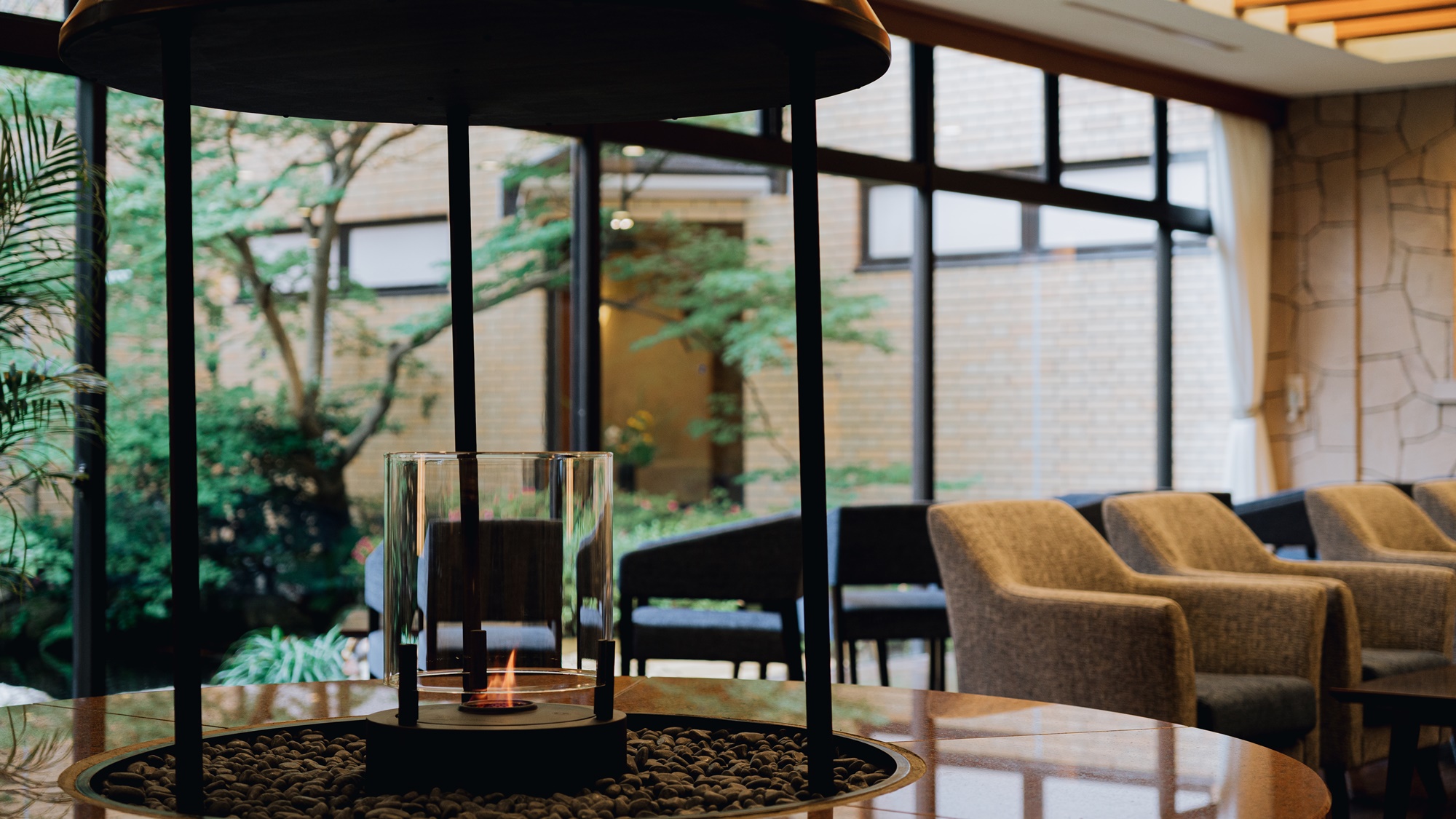 【ロビー】14時～22時までゆらゆら炎がご覧いただけます。近くに寄っても熱くないので安心です。