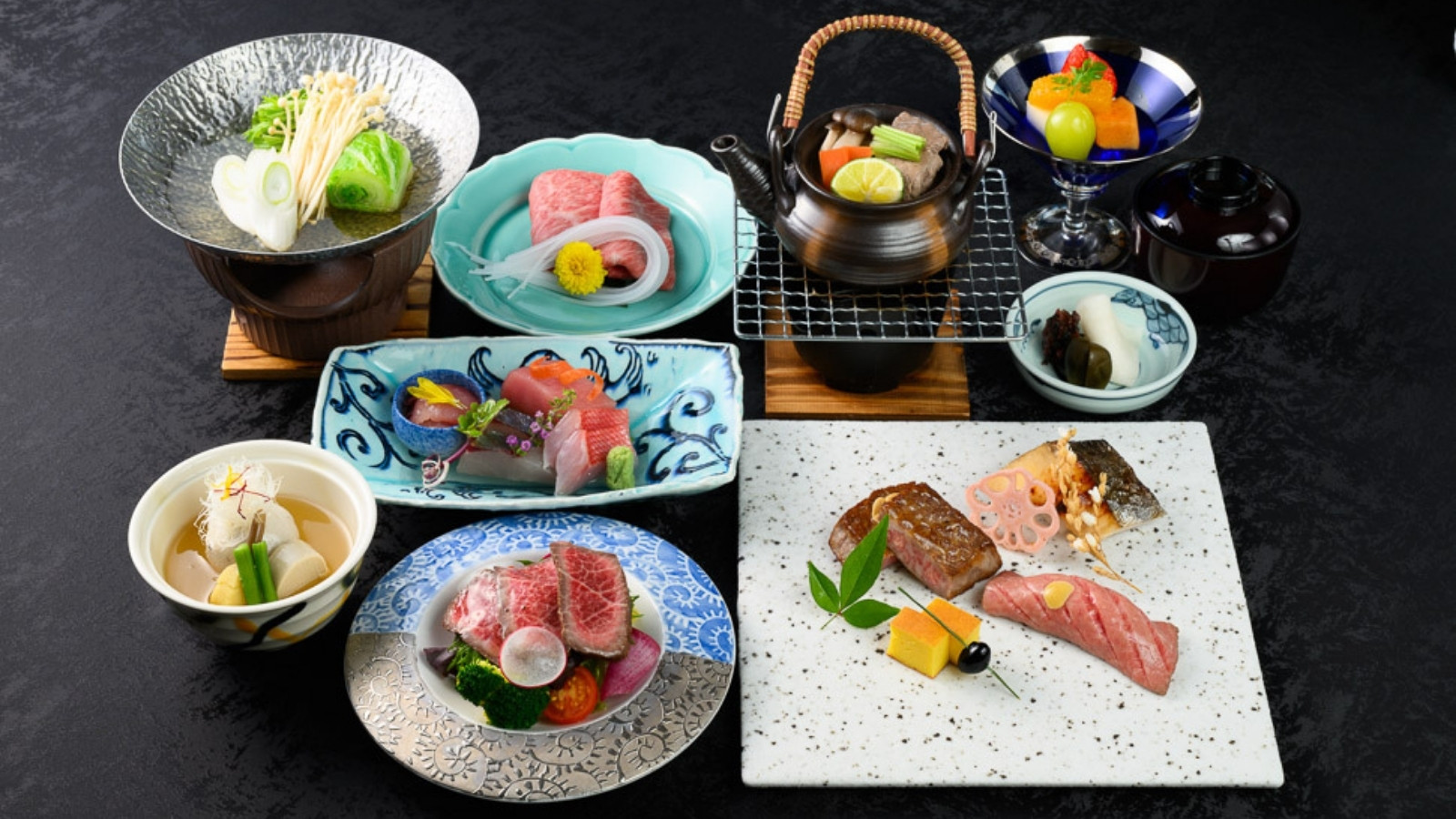 【夕食｜近江牛会席一例】様々な調理法で近江牛を堪能できる特選会席。お肉好きにはたまらない会席です。