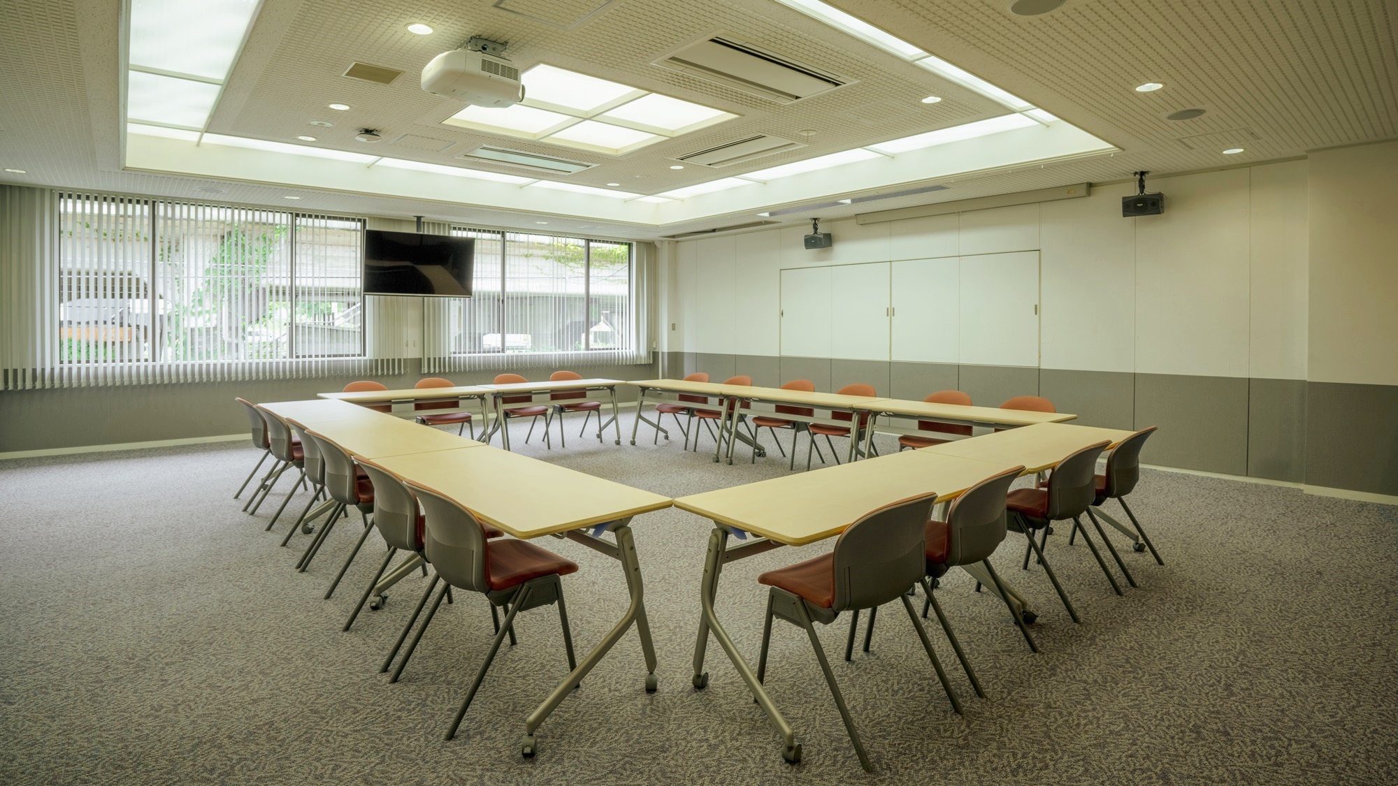 会議・会合・セミナー・学会・研修などに最適な会議室を多数ご用意。ご利用希望の際は要問合せ。