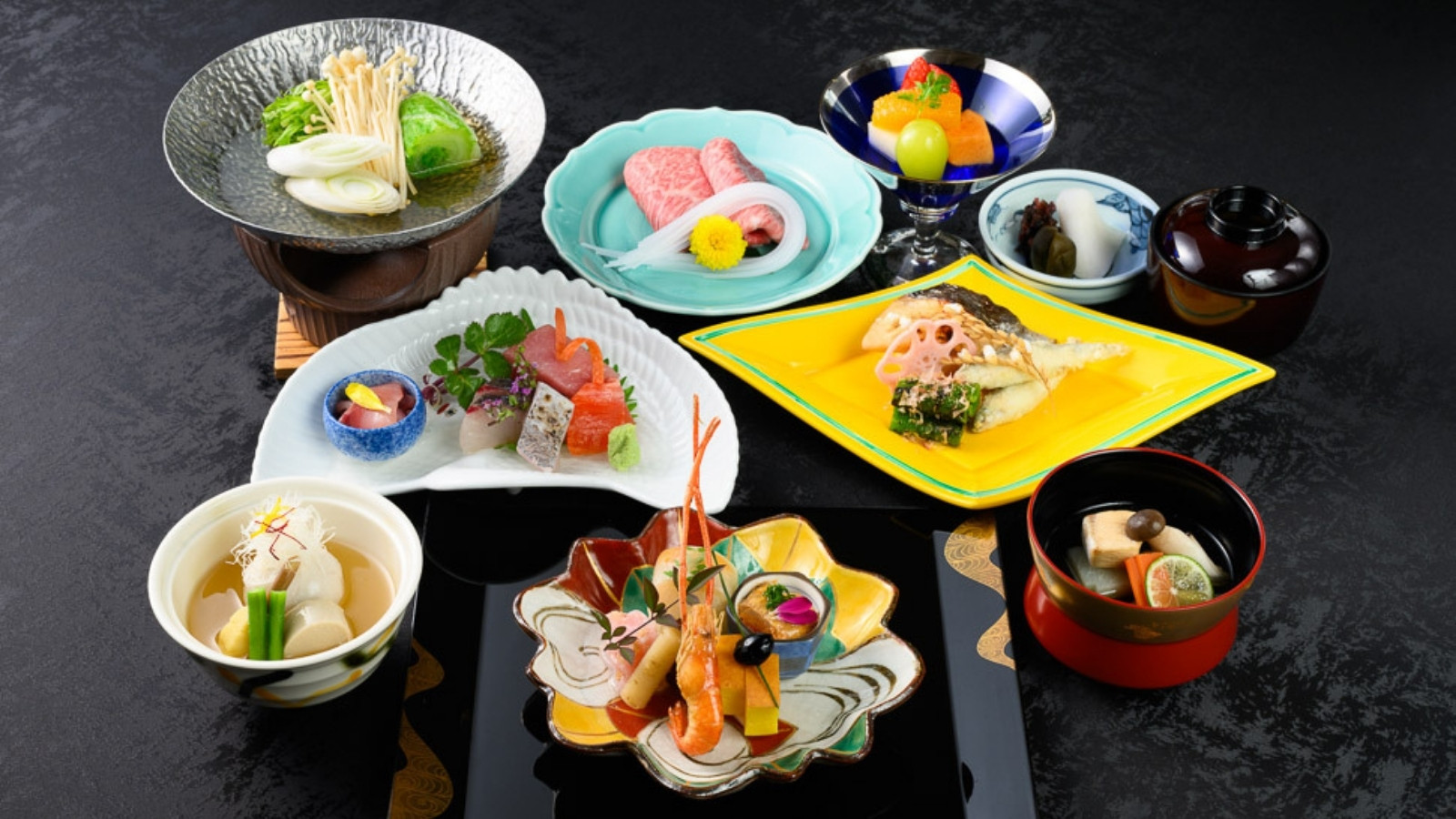 【夕食｜さざなみ会席一例】お料理のグレードはそのまま量だけ抑えた。『少量多種』の会席コース。