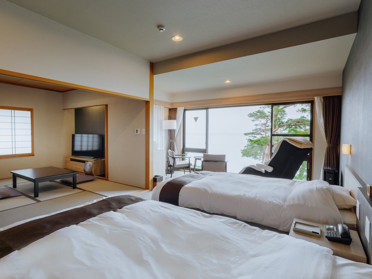 【特別室（和洋室一例）】極力段差をなくした造りで、2世代・3世代ファミリーやシニアの方に人気です。