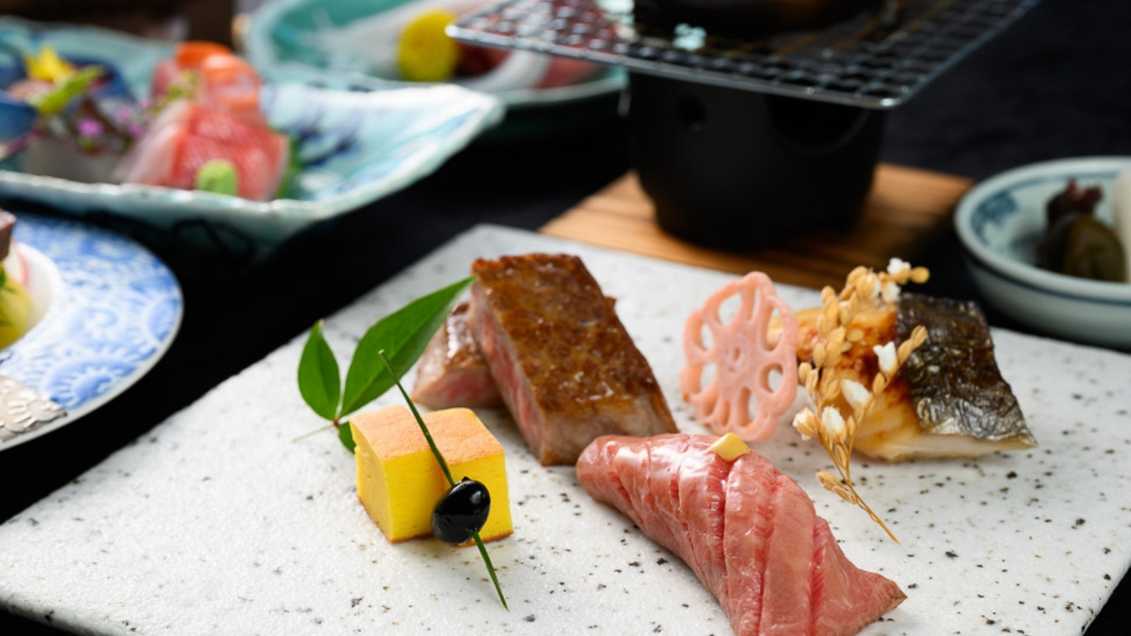 【夕食｜近江牛会席一例】様々な調理法で近江牛を堪能できる特選会席。お肉好きにはたまらない会席です。