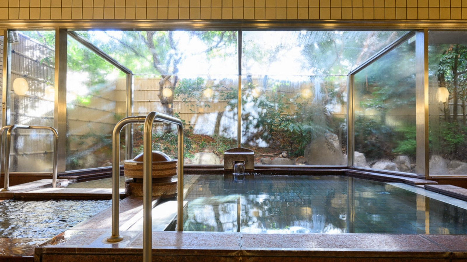 【大浴場（女性）】当館のお湯は、身体がポカポカする人工ラジウム鉱泉です。