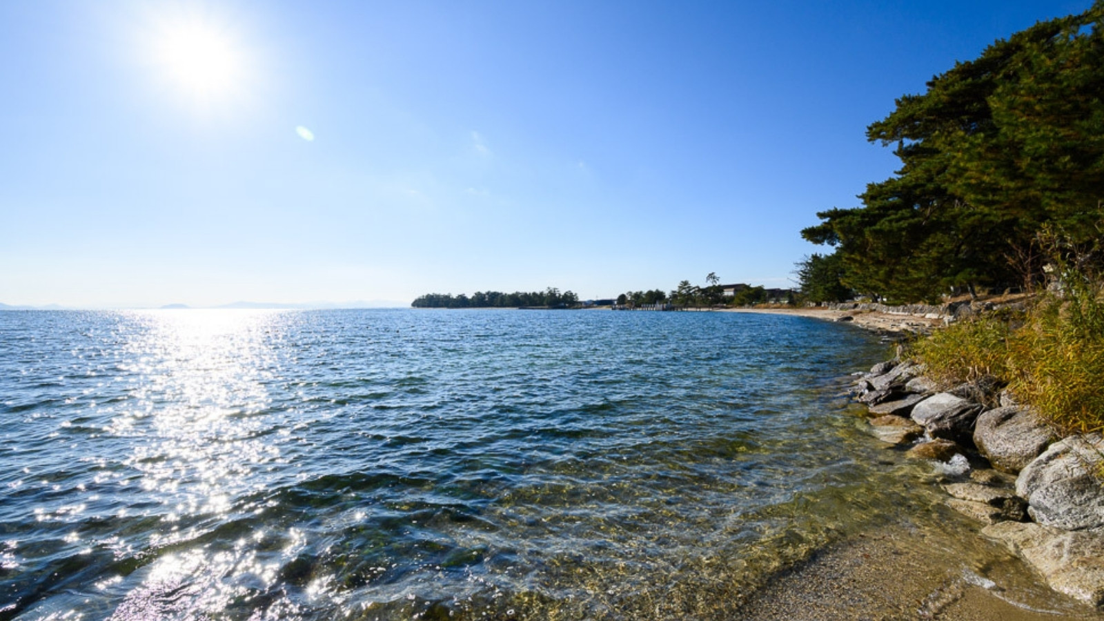 【景観】目の前には白砂青松と透明度抜群の琵琶湖が広がります。