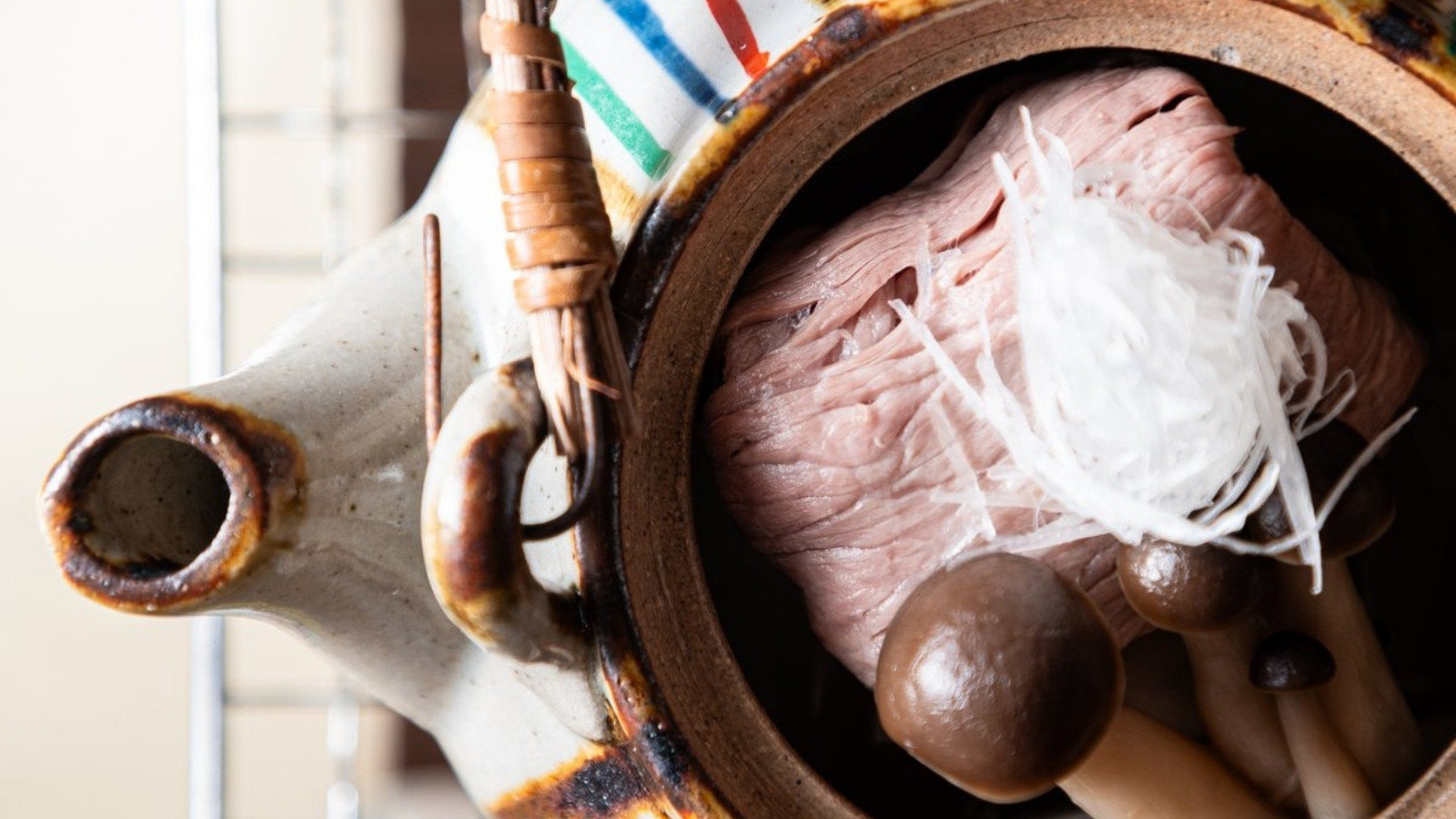 【夕食｜近江牛会席一例】土瓶蒸しにも近江牛！こだわりの出汁と近江牛のうまみが織りなすマリアージュを。