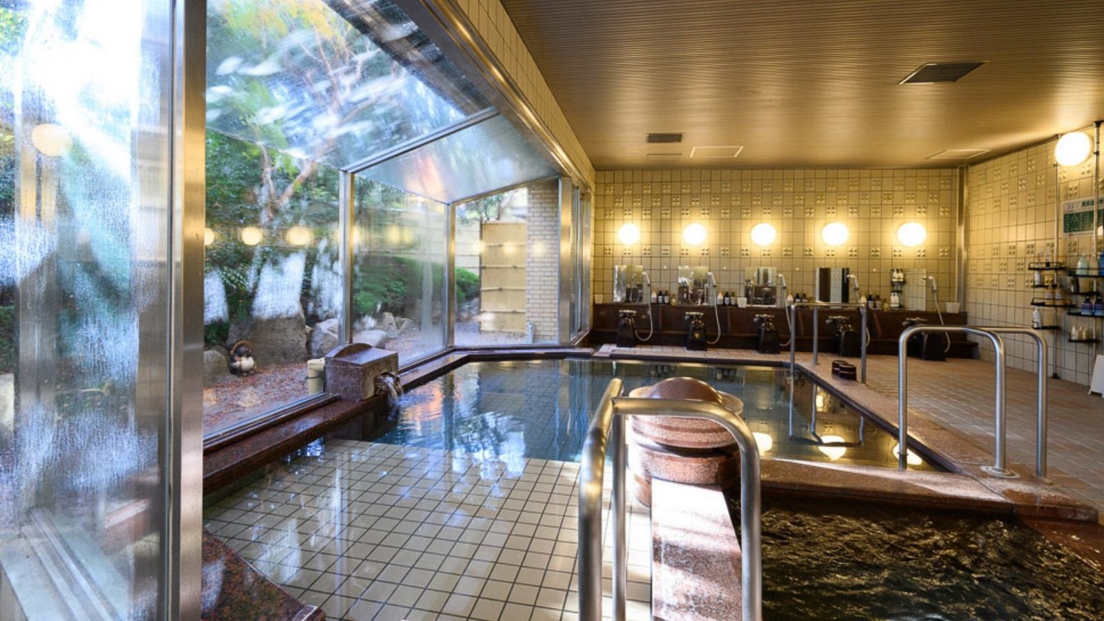 【大浴場（女性）】当館のお湯は、身体がポカポカする人工ラジウム鉱泉です。