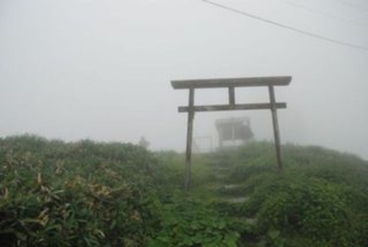 標高１５４１ｍへの誘い　中津明神山　山頂①