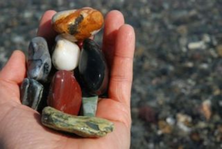 桂浜のお土産でよくある”五色の石”って仁淀川から流れ出た石です。