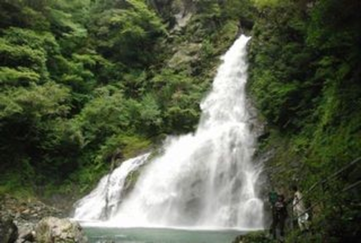 増水中　安居渓谷　飛龍の滝
