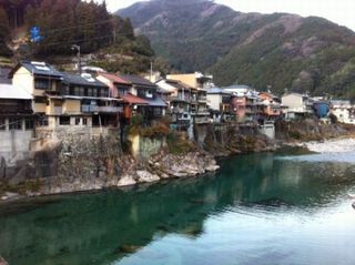 仁淀ブルーの里　土居地区の橋の上から