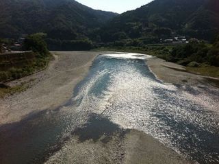 仁淀川フォト！いの町～仁淀川　橋の下流で合流して　また仁淀川は一つに