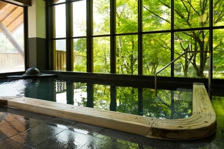 川沿い　大浴場