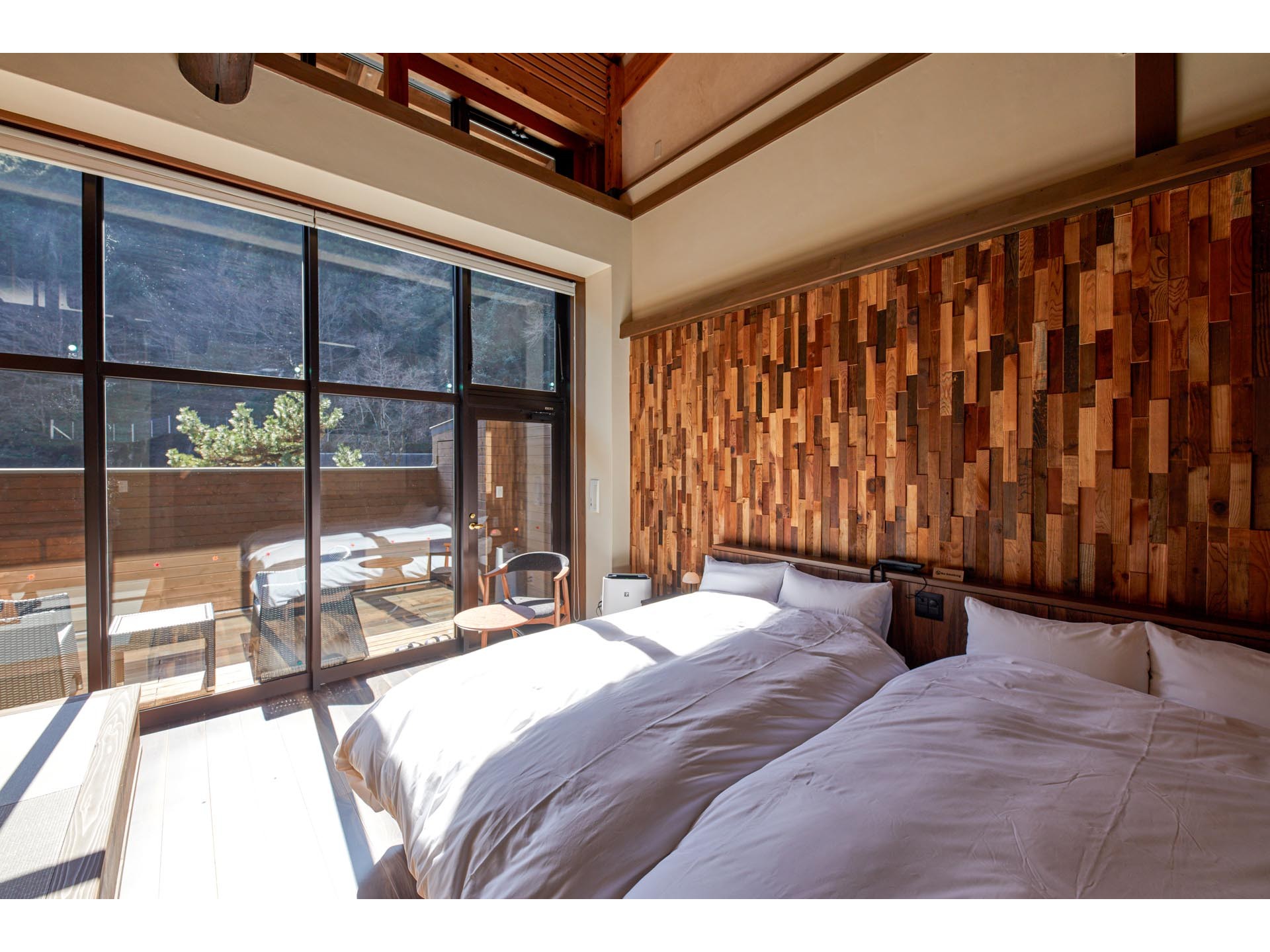 多目的ホールを改装、ゆの森別館（２０２６年３月１日）としてリニューアル。 国産木を使い古民家風に作られたこの部屋からは温もりが感じられ、 和みの空間を味わうことができます。 落ち着いた和洋室で、ゆったりとお過ごし下さい。