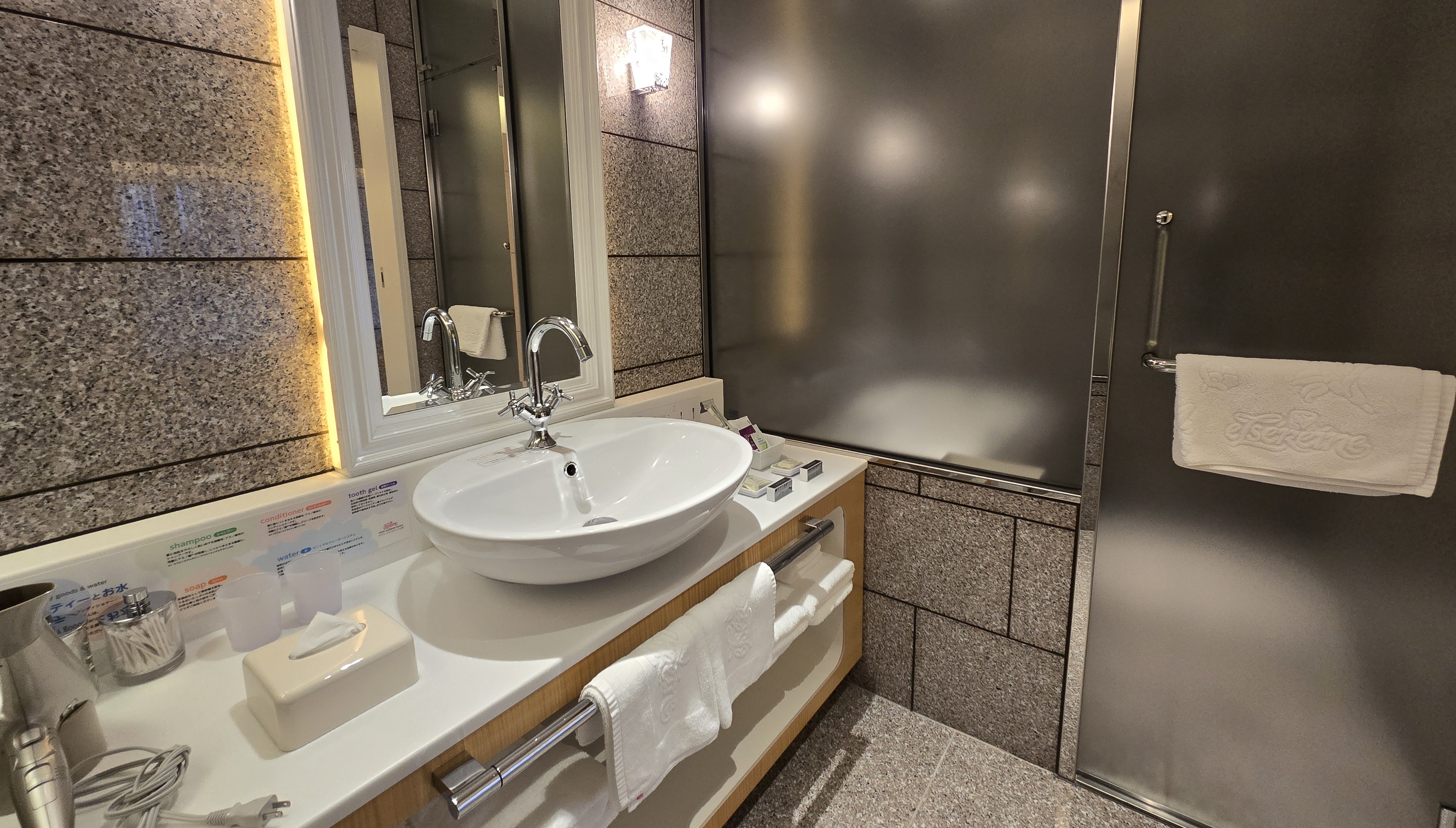 【客室】ロイヤルスイート　洗面・バスルーム