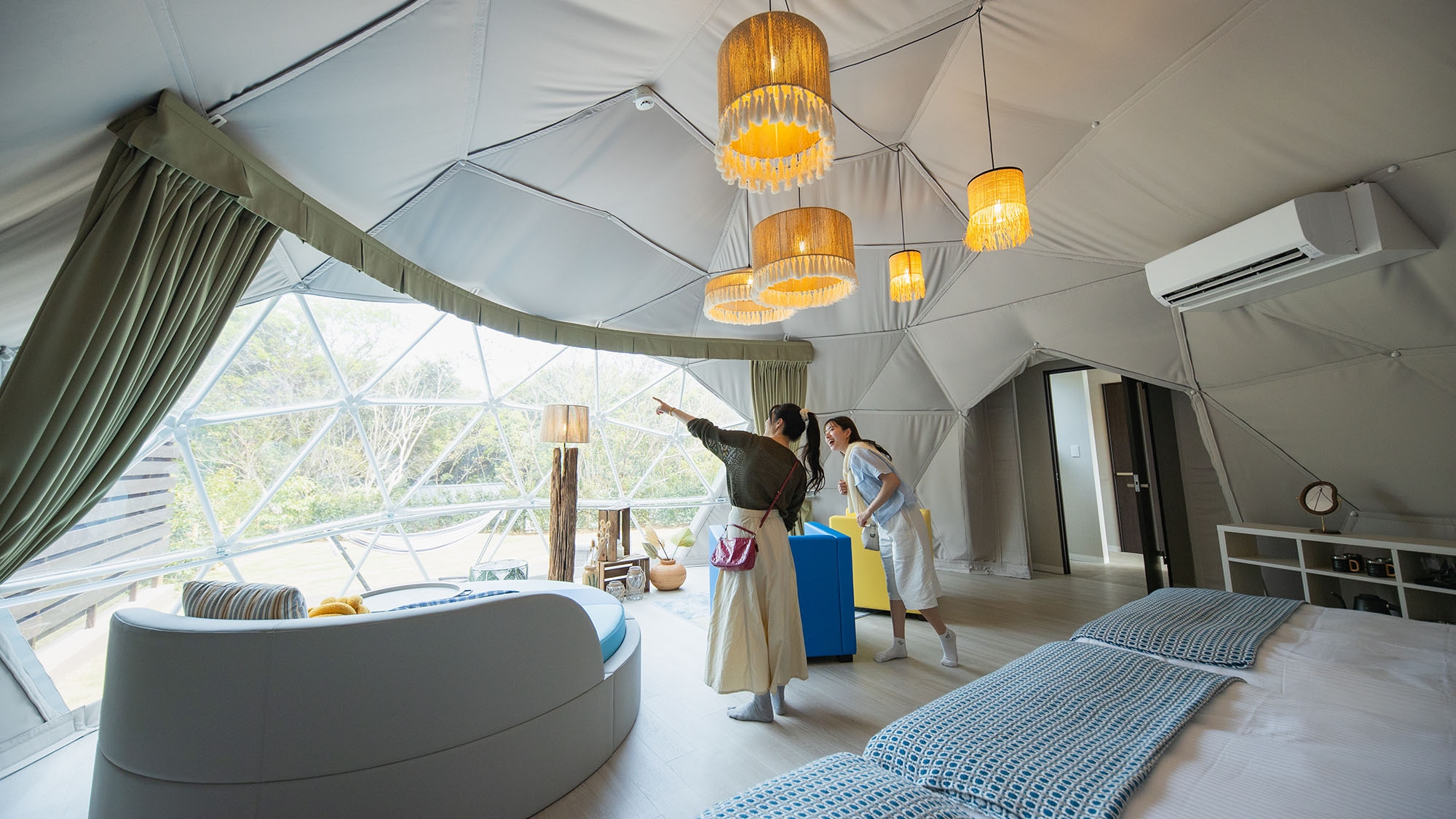 │GRAX│【素泊まり】自然に包まれるグランピング。温泉も屋内アリーナもカート移動で楽々♪