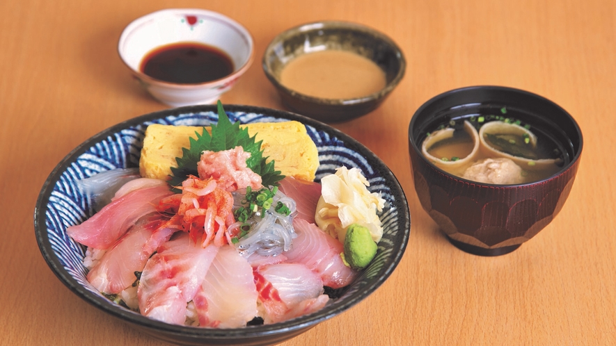 【赤沢日帰り温泉館】レストラン　勝手丼