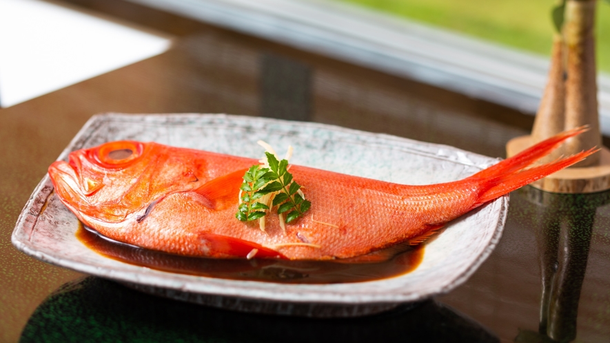 お料理一例（金目鯛の姿煮つけ）