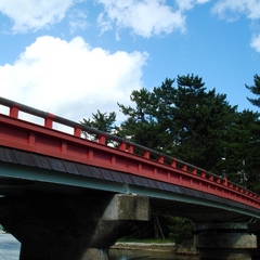 【回旋橋】天橋立にかかる橋。船の往来時は回転します（小亭より徒歩2分）