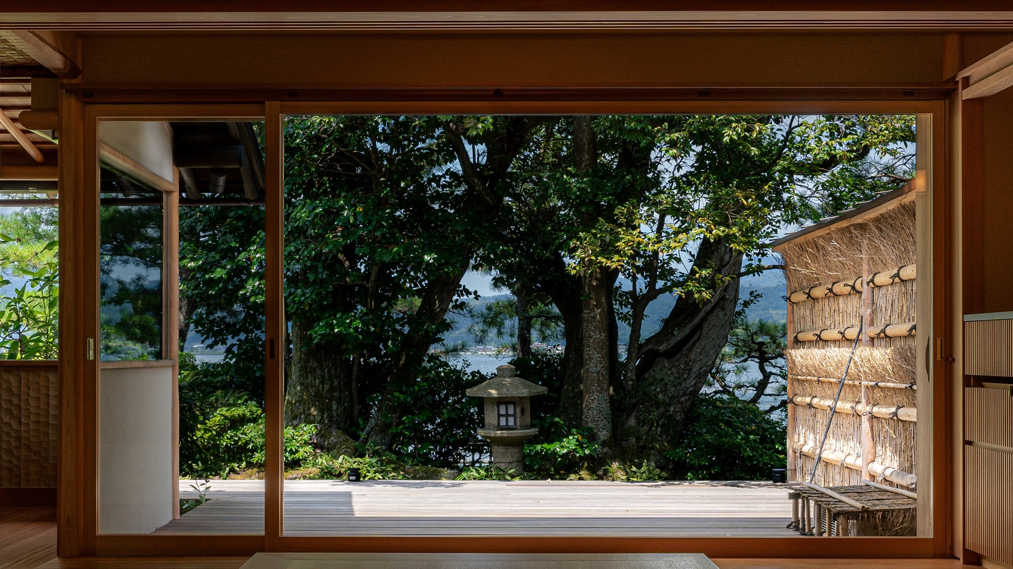 天の羽衣 (阿蘇海側客室)