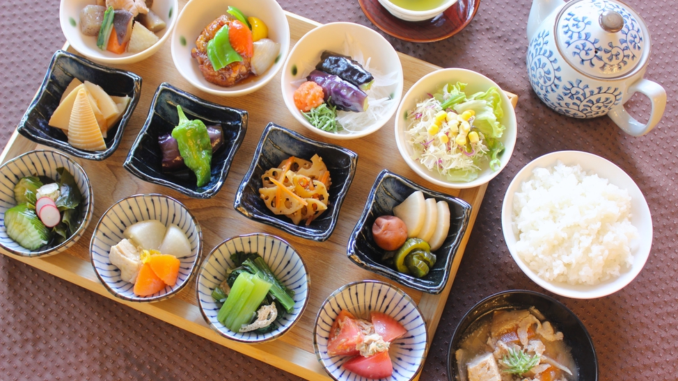 高知ホテルの朝ごはん　※盛り付け例