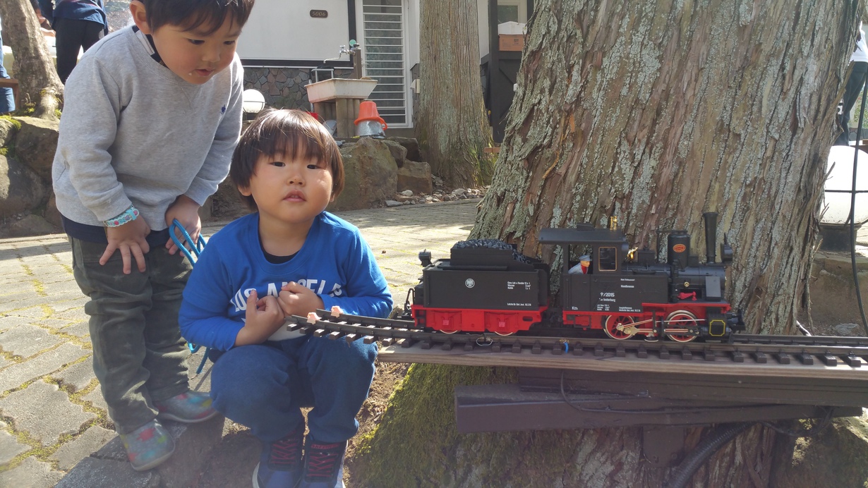 【家族同室】直前割ゴールデンウィーク２食手ぶら森のBBQ♪電車で気ままなコテージ１棟貸切♪小川で花火