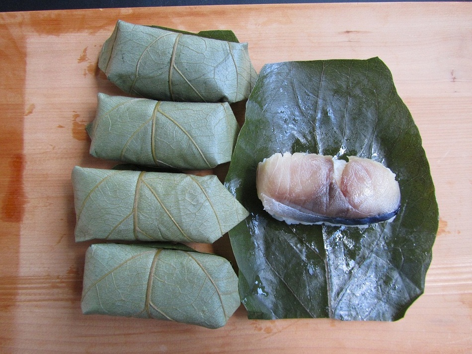 Persimmon leaf sushi