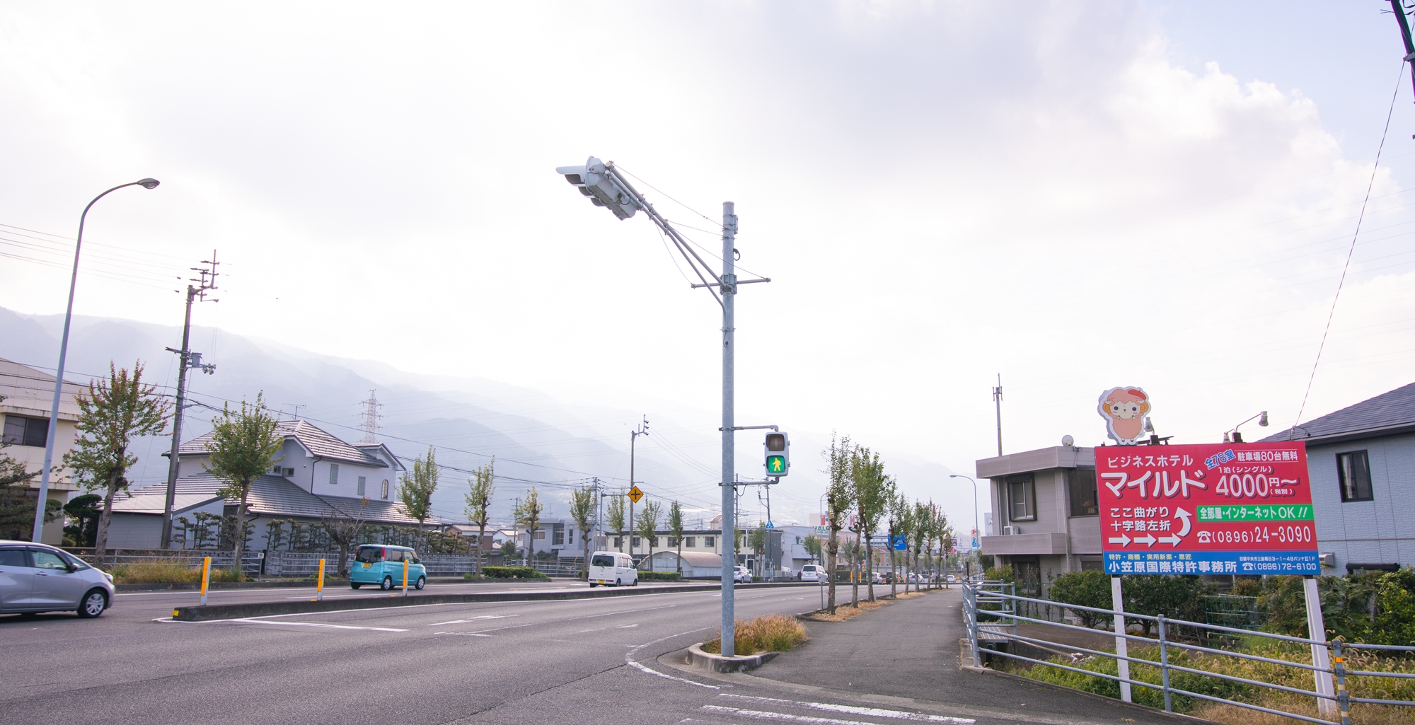 *アクセス：高松方面からお越しのお客さまは右手に当館の看板が見えて参ります。こちらの交差点で右折です