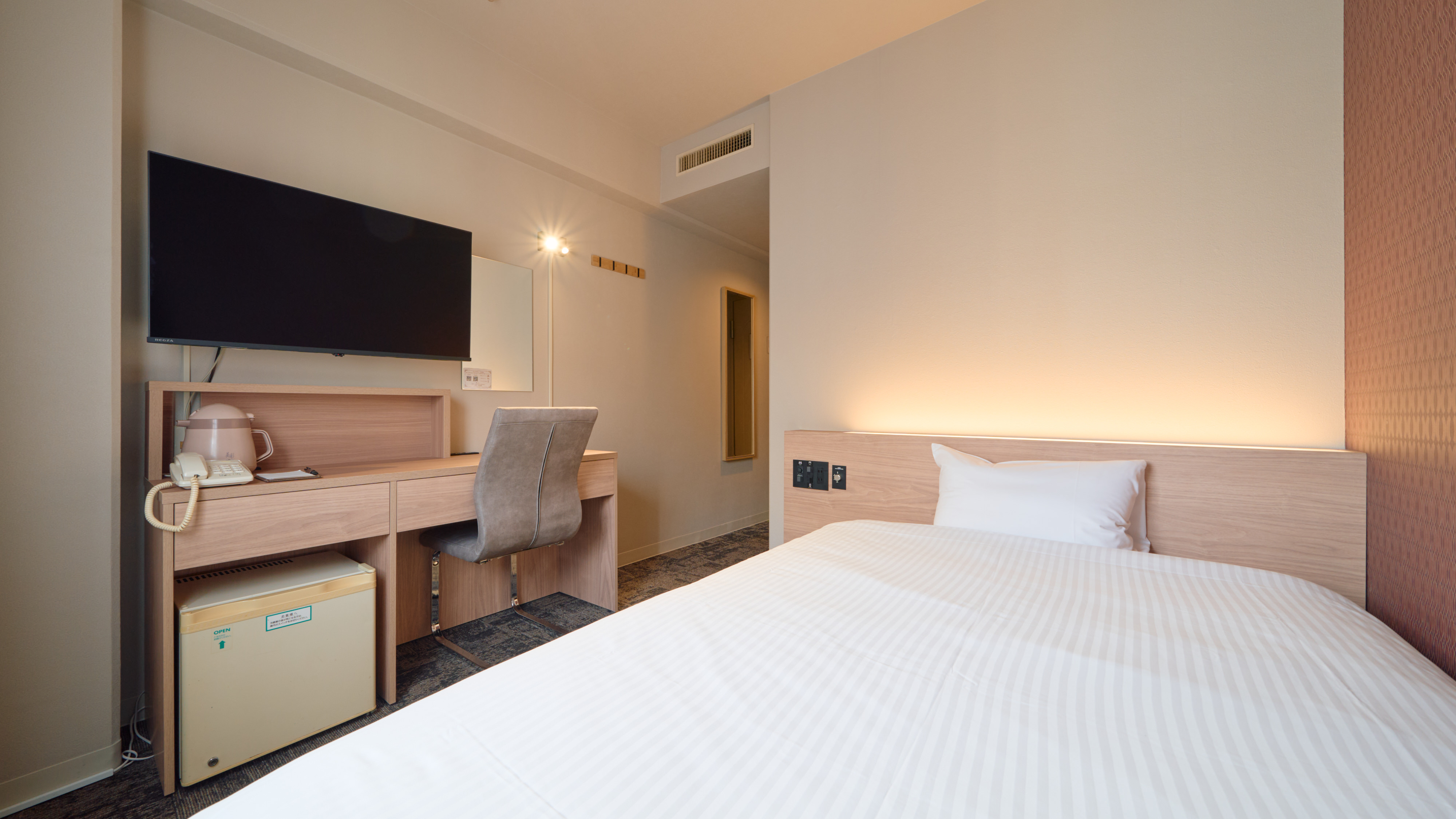 【禁煙】新セミダブルルーム（改装）