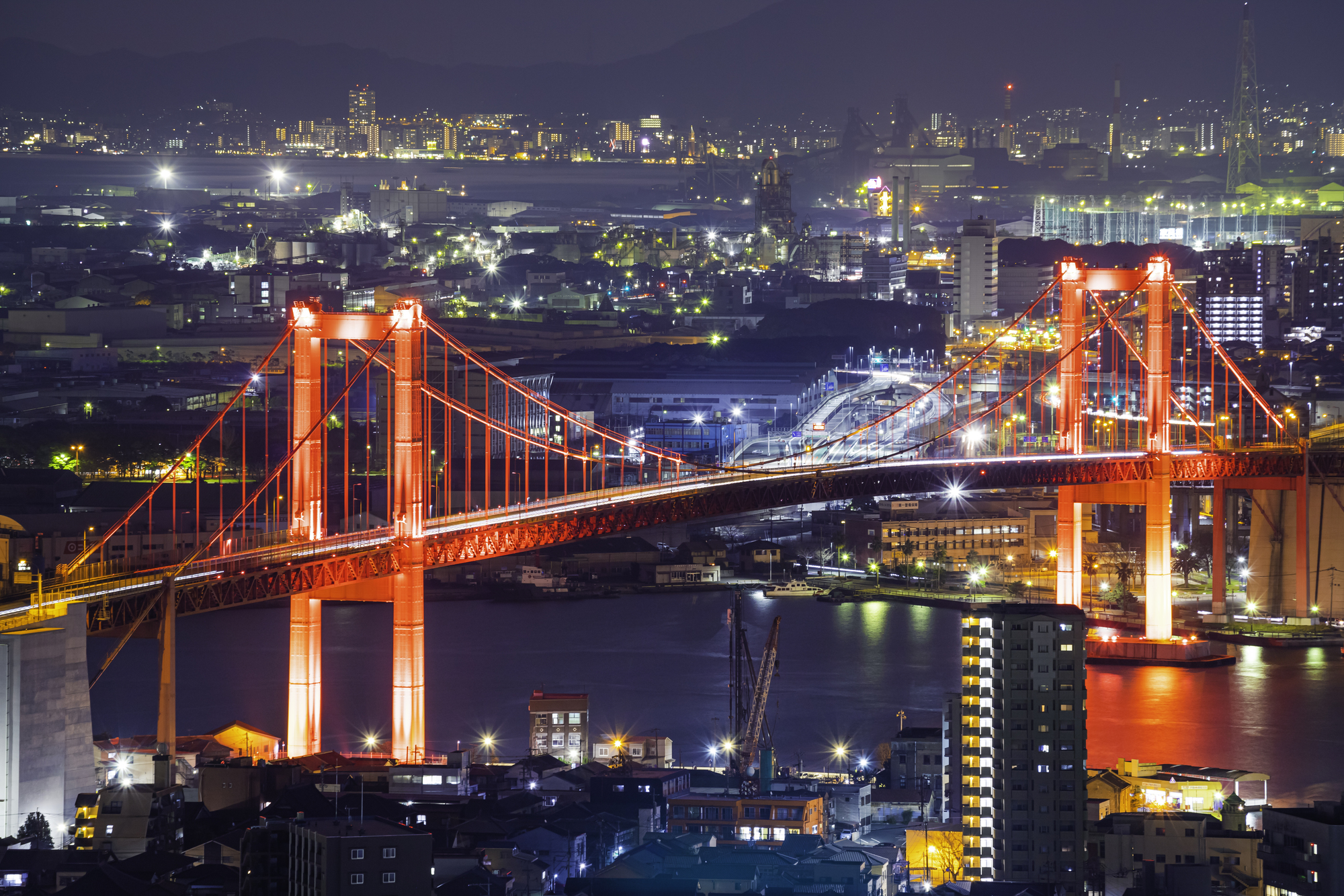 高塔山からの夜景　ライトアップされた若戸大橋