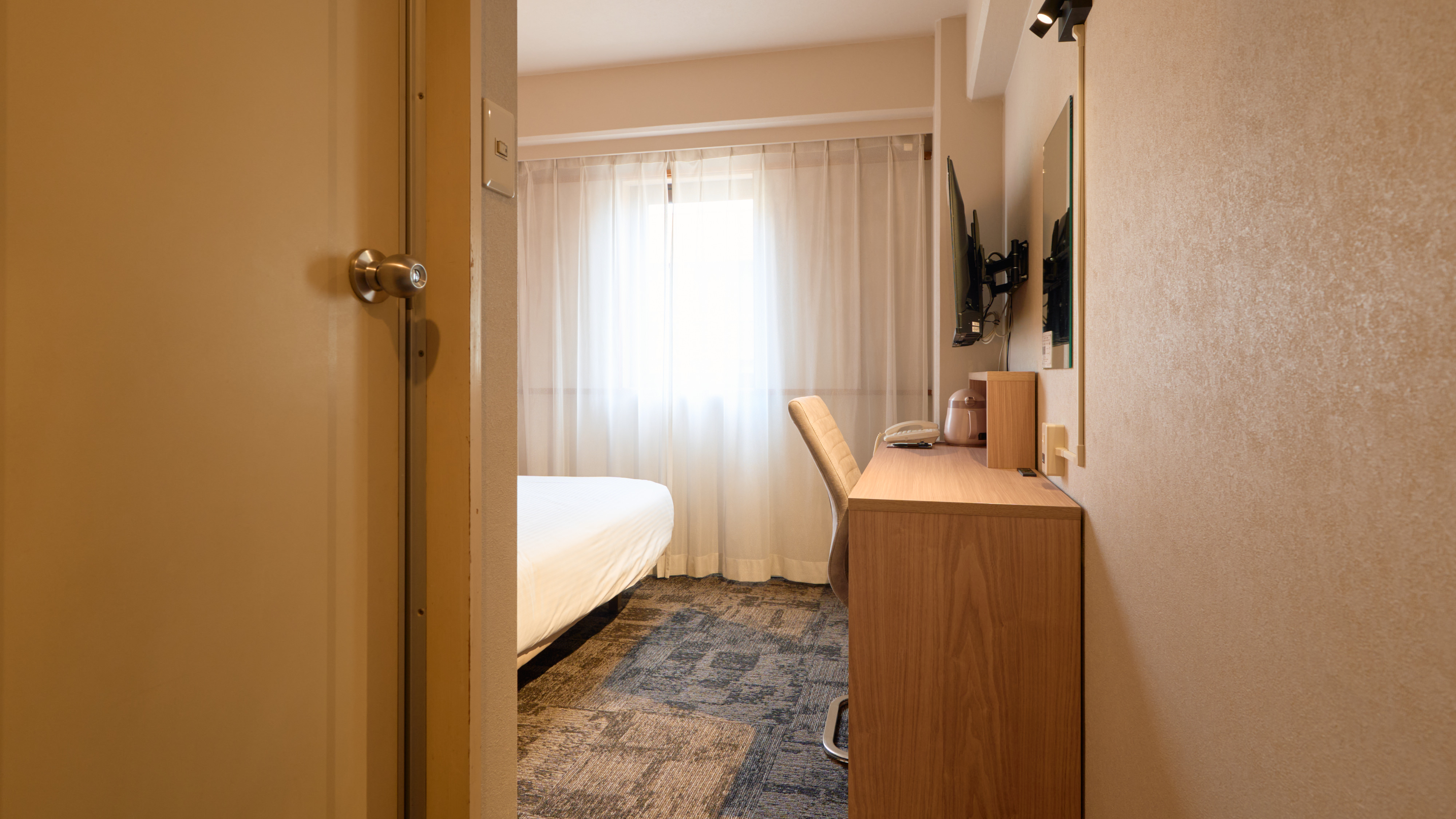 【禁煙】新セミダブルルーム（改装）