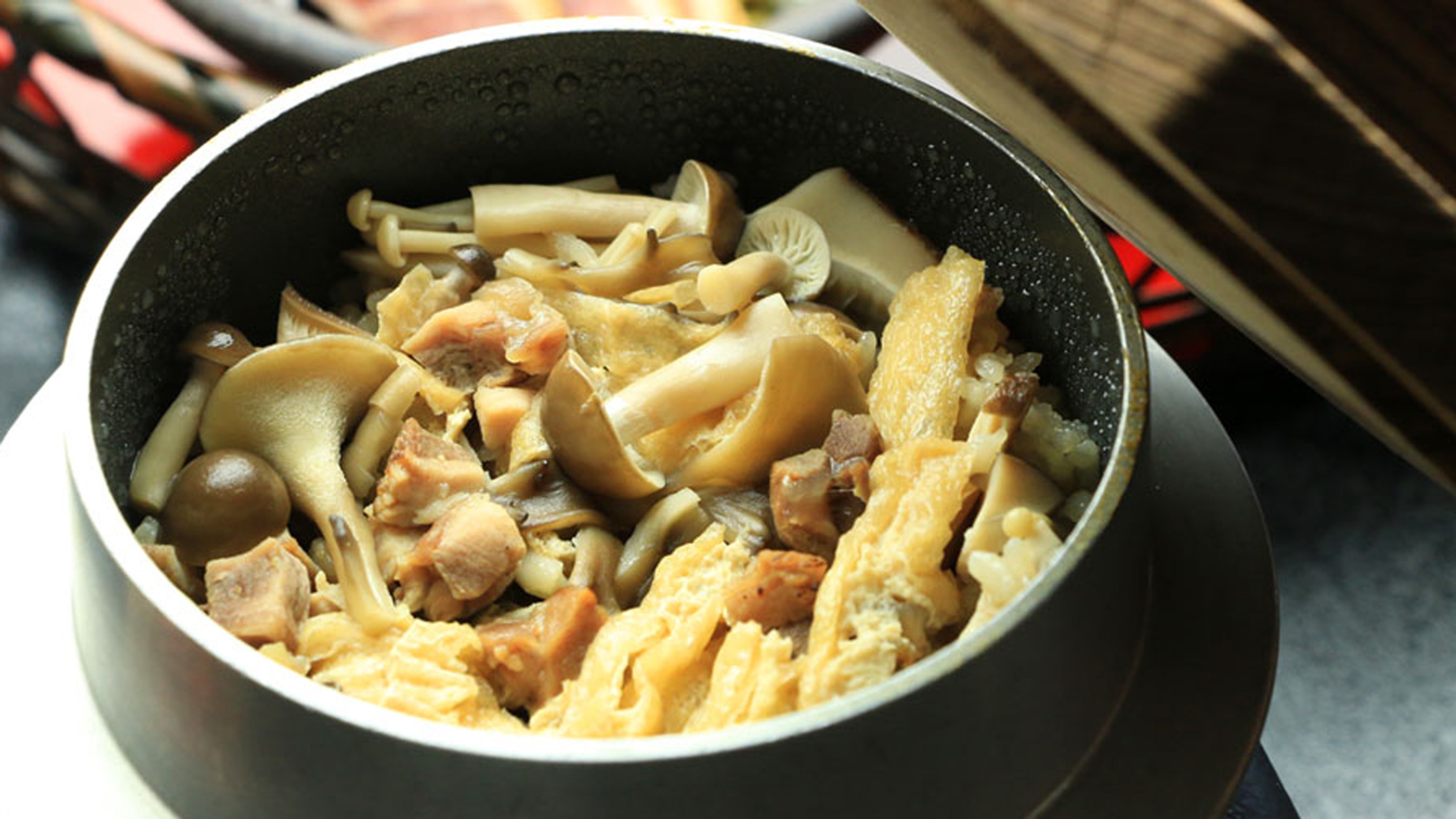 【釜飯】大変好評を頂いております。予約時に備考欄で「釜飯を希望」とご記入ください。