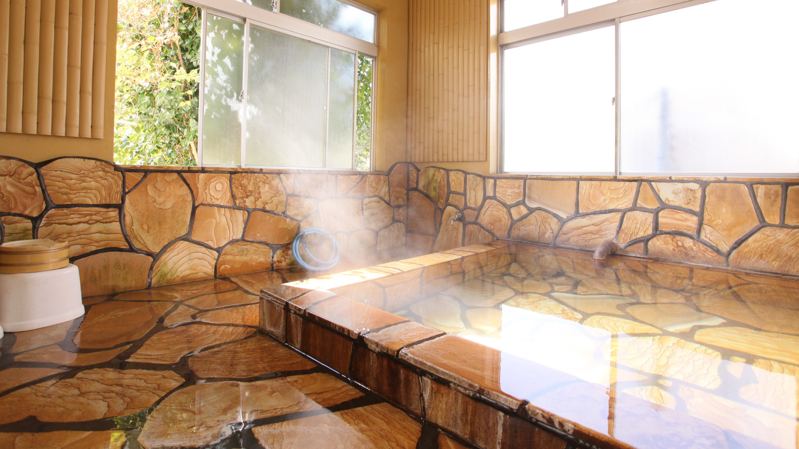 【風呂】２４時間入浴ＯＫの貸切風呂は全２つ☆のんびり湯浴み♪