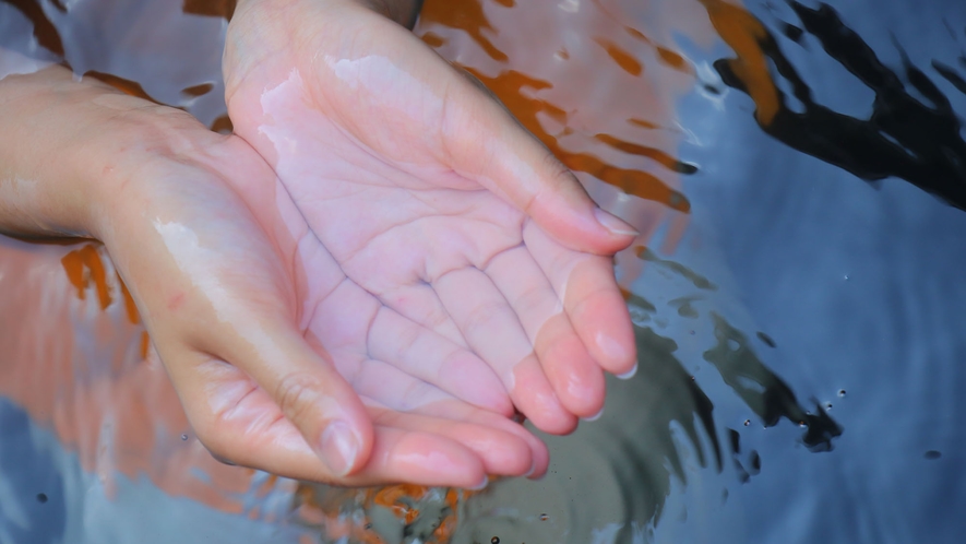 澄んだ空気の中、ゆっくりと自然を感じながらの湯浴み。