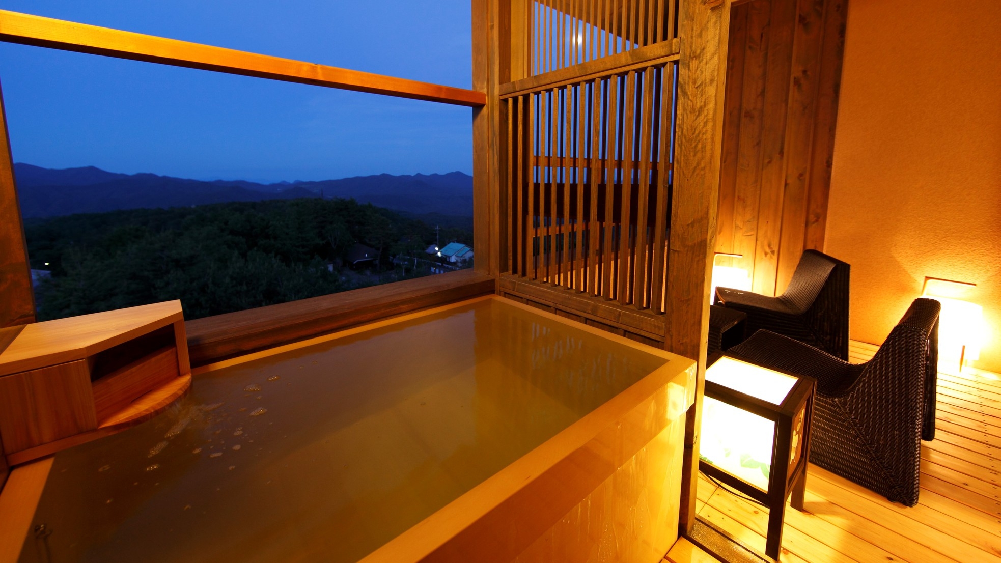 【最上階確約】最も空に近い露天風呂付き客室で過ごす温泉旅