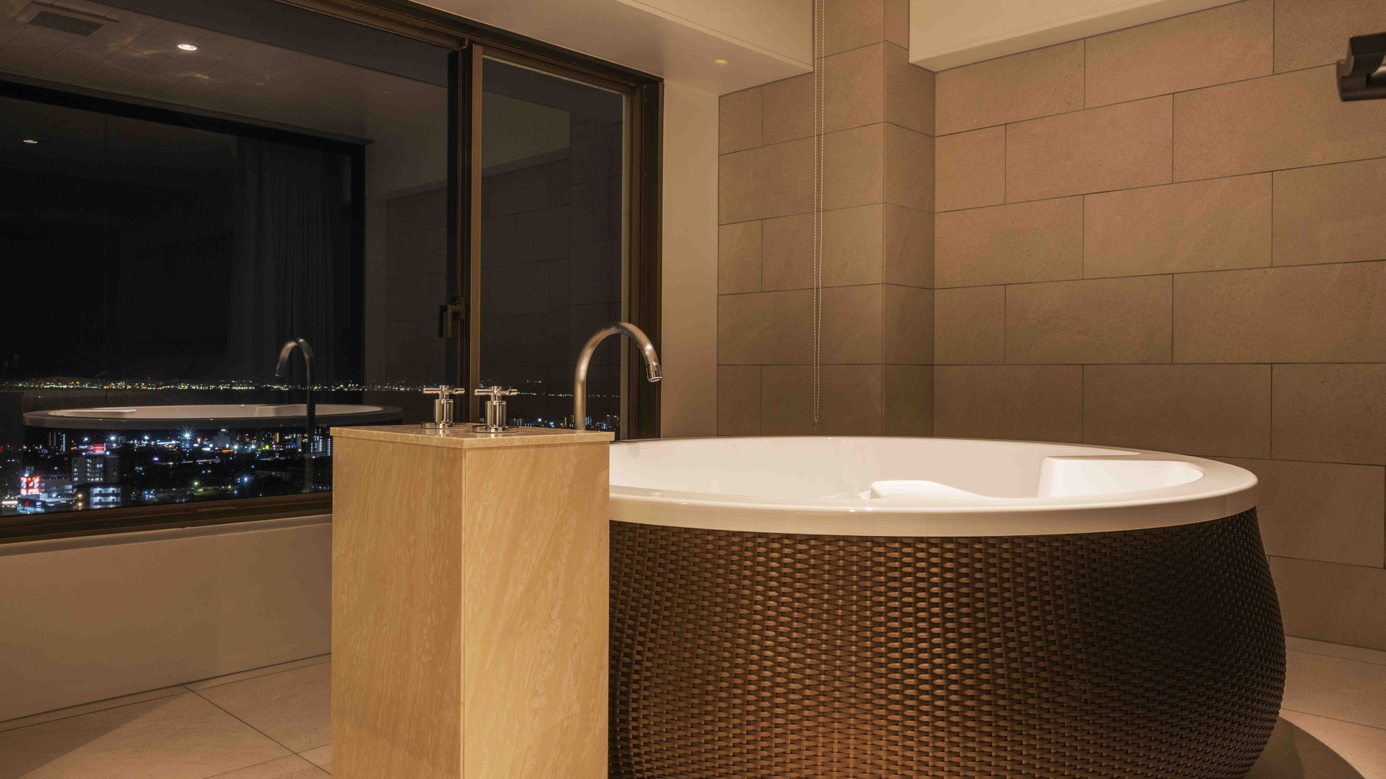 【海側眺望】ラグジュアリー　スイート（90平米）