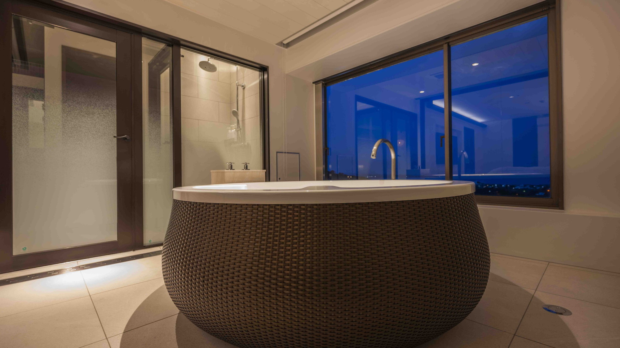 【海側眺望】ラグジュアリー　スイート（90平米）