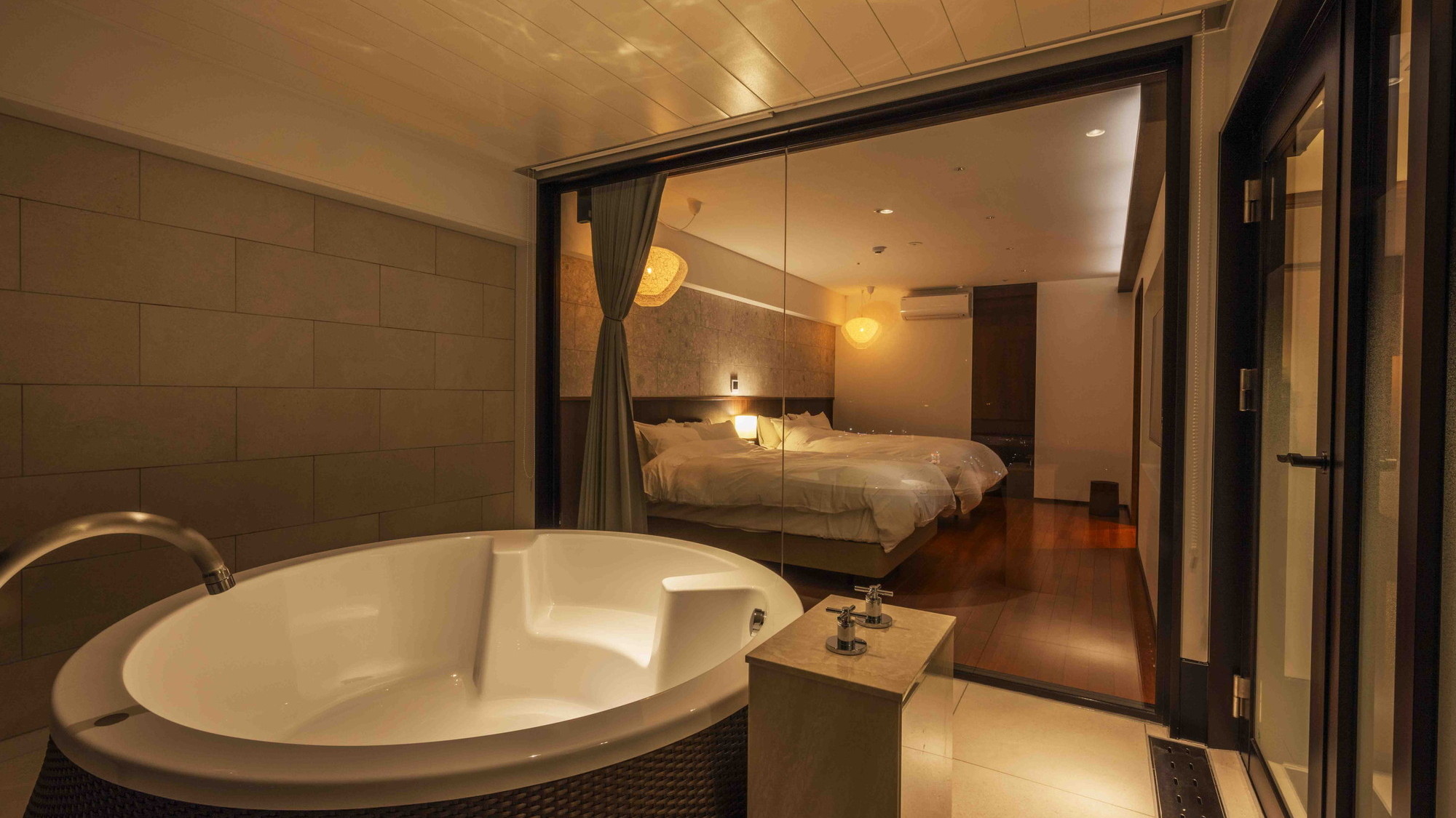 【海側眺望】ラグジュアリー　スイート（90平米）