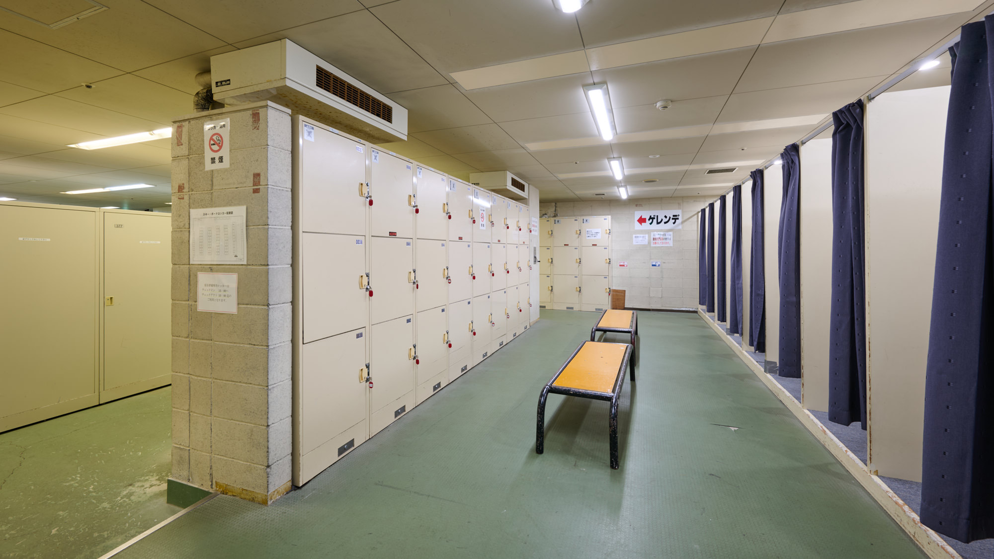 スキーロッカー室（更衣室）