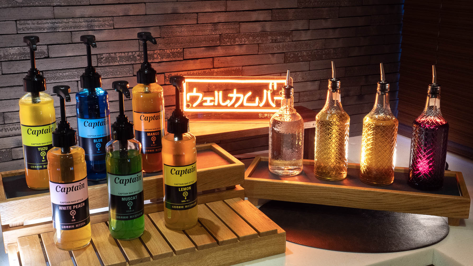 コーヒーサーバー　15:00〜21:00 アルコール　18:00〜21:00