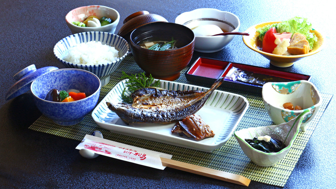 【 朝食付 】地元素材の朝食を！22時までチェックインOK！