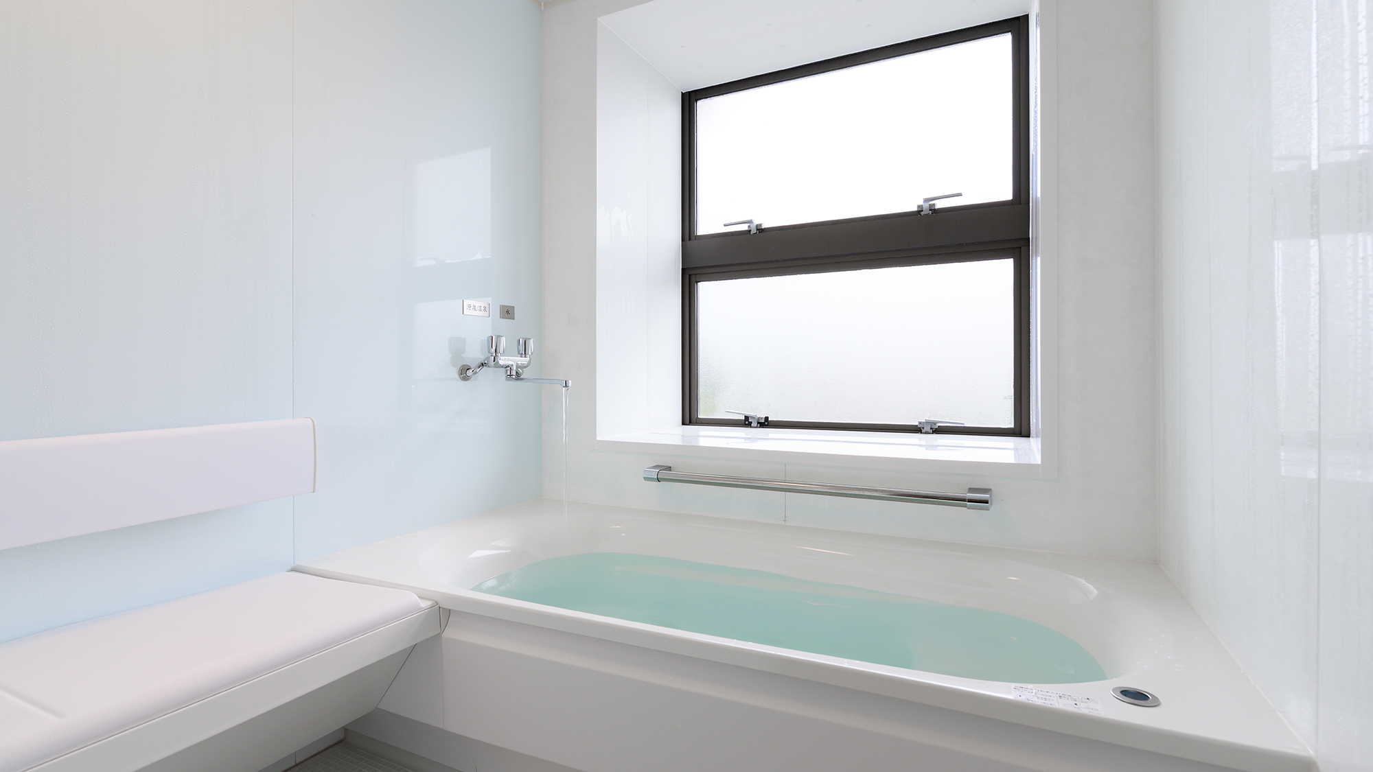 和洋室（和室6畳＋ツインルーム）源泉かけ流しバスルーム【禁煙】