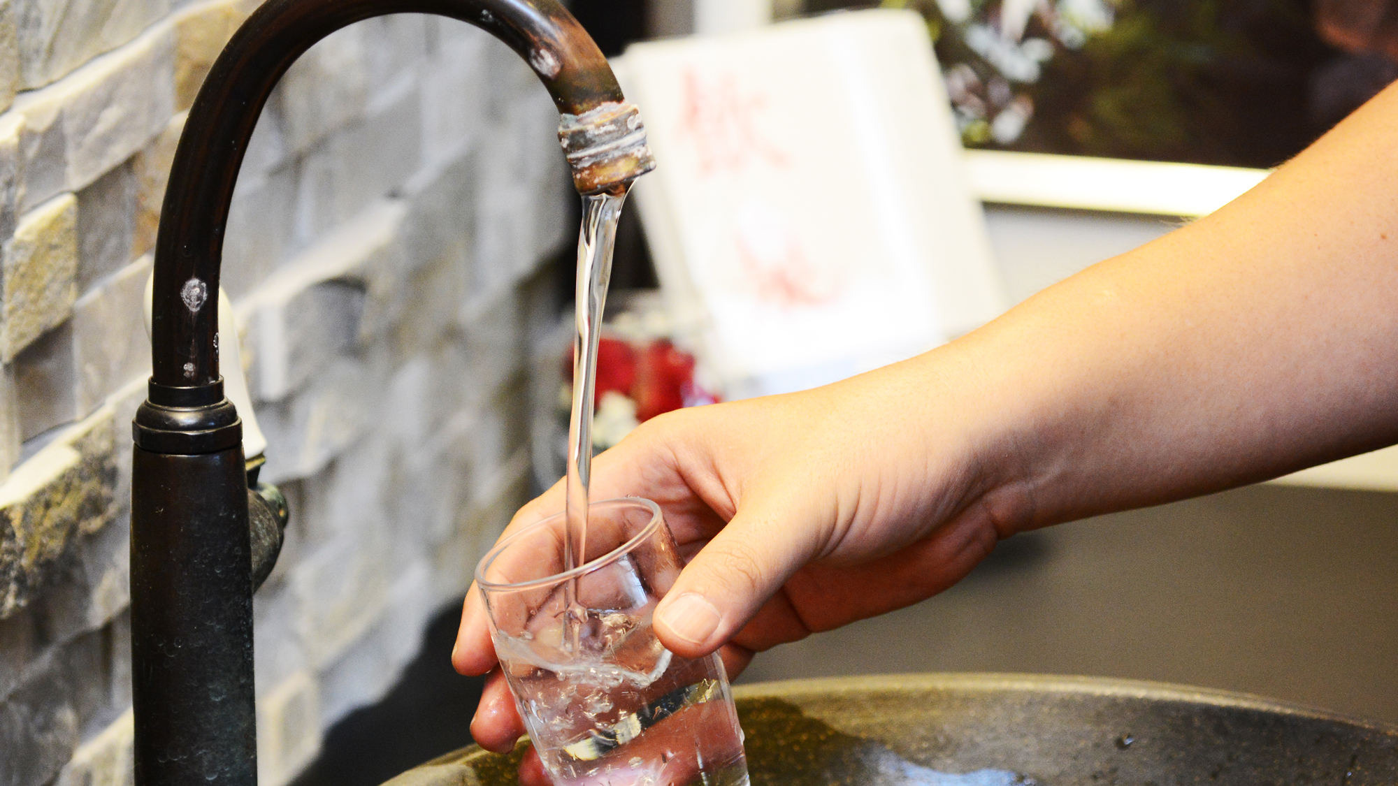 *【ロビー周辺】当館の天然温泉は「飲泉」にも適しており、身体の内側からも温泉の効能をご体感ください。