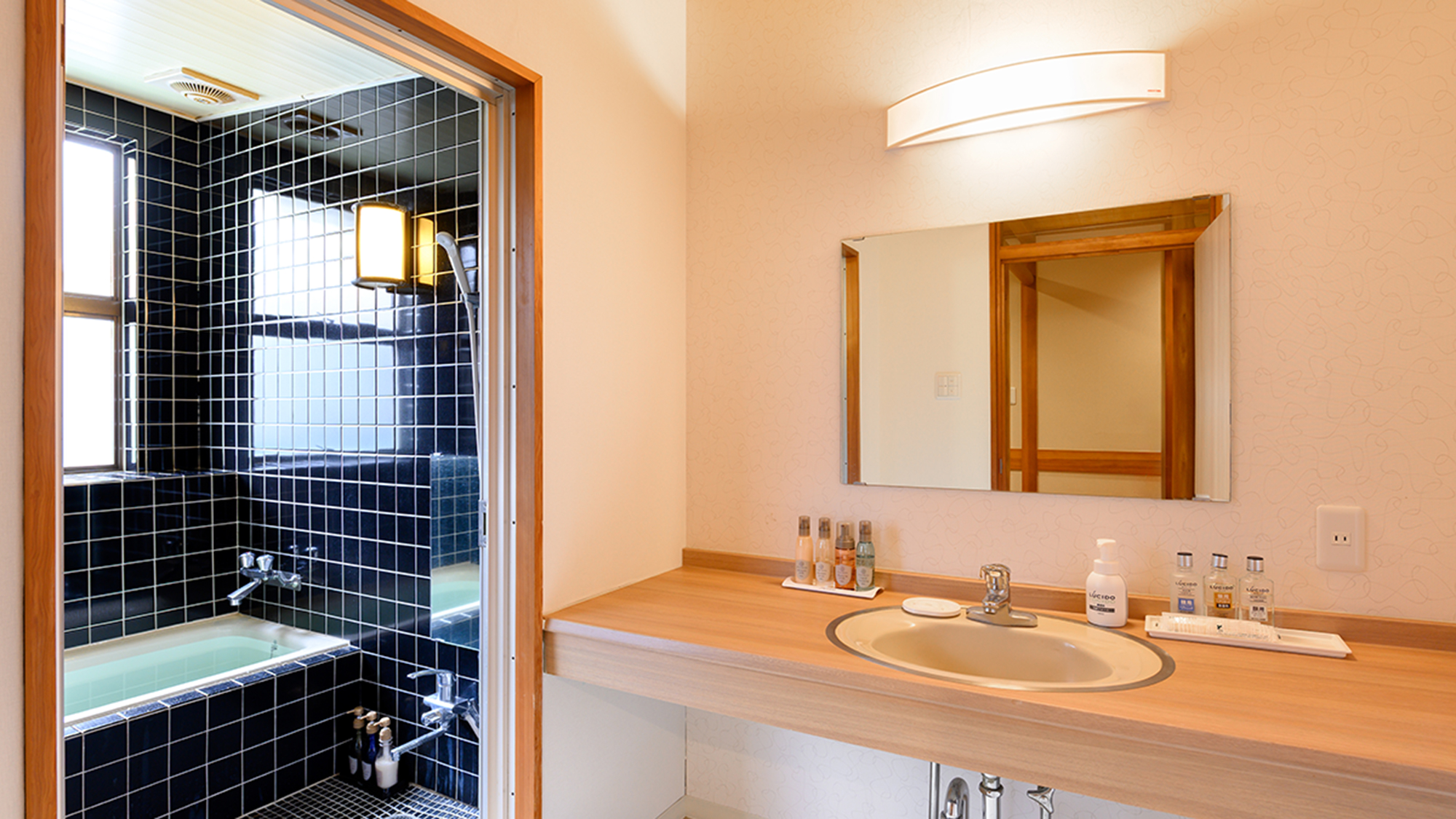 コンセプト和室（17畳・琉球畳）源泉かけ流しバスルーム