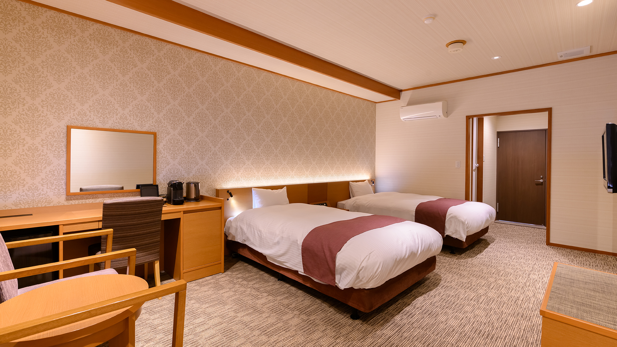 洋室ツインルーム（チェアデスク付）源泉かけ流しバスルーム