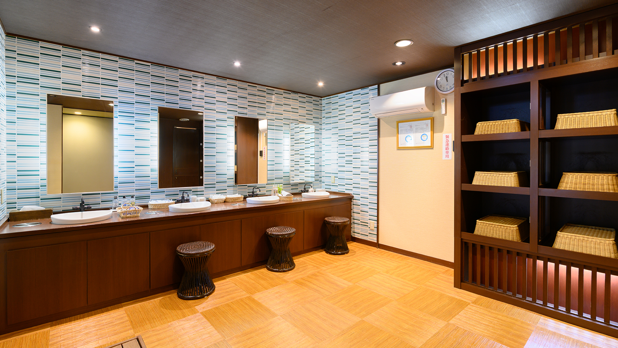 【貸切風呂】脱衣所