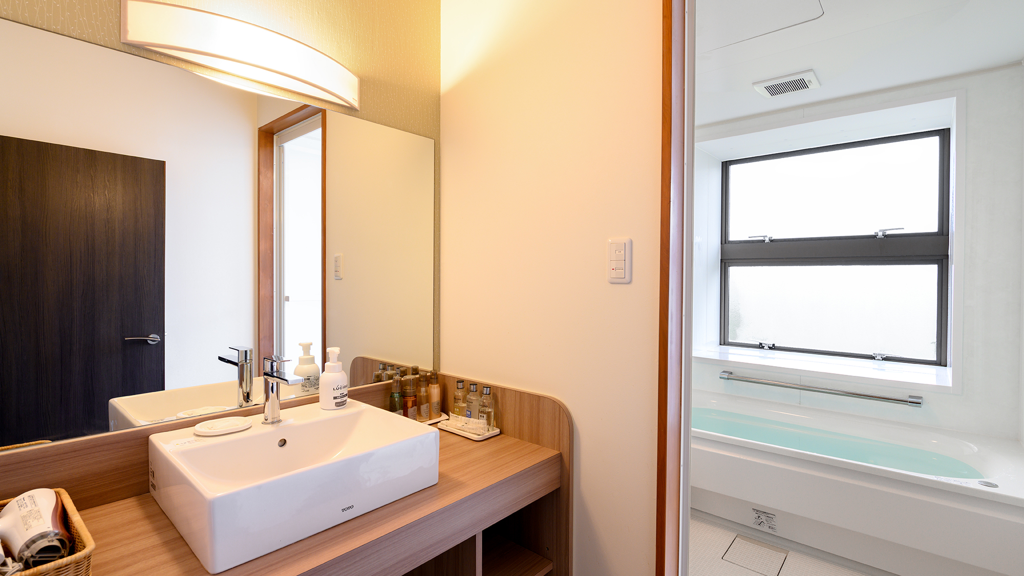 和洋室（和室6畳＋ツインルーム）源泉かけ流しバスルーム【禁煙】