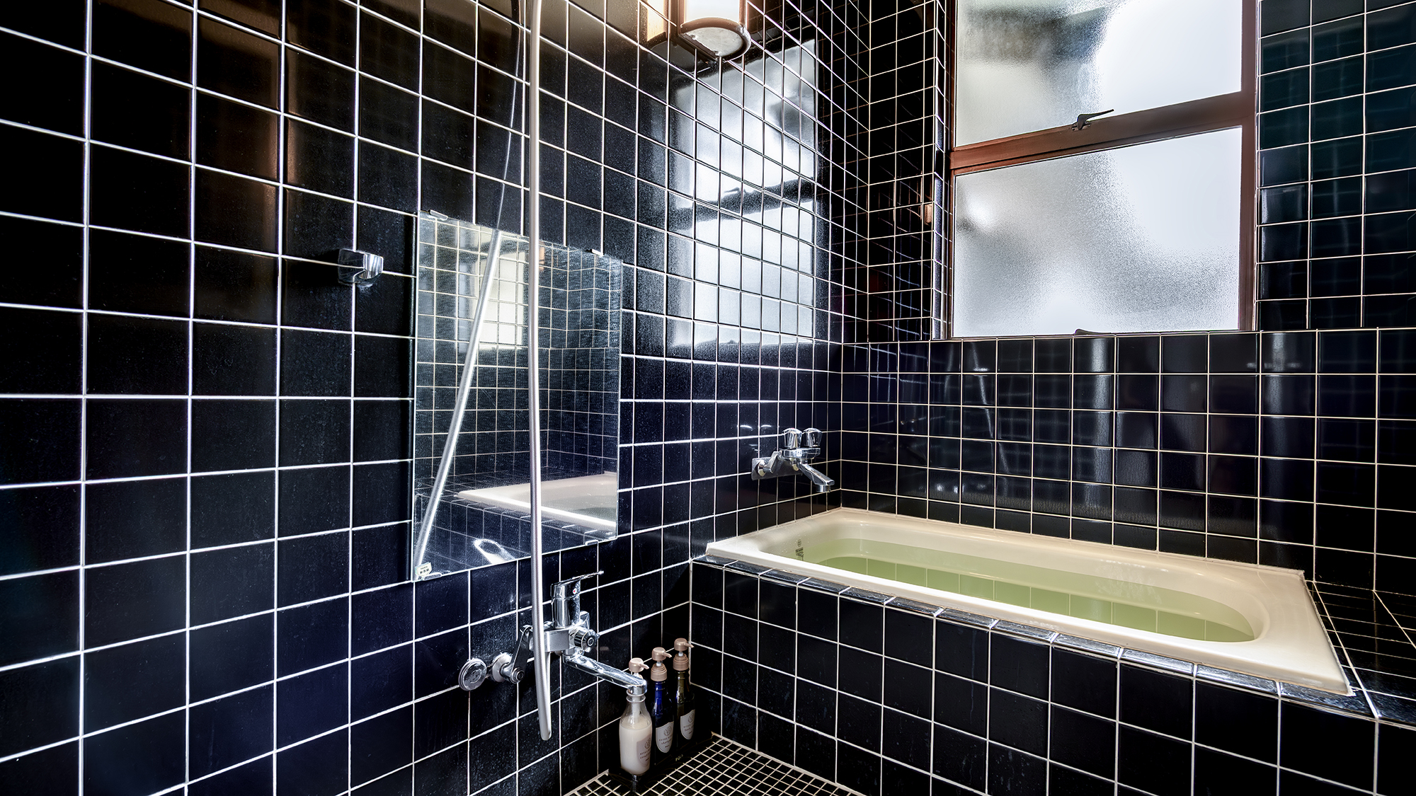 コンセプト和室（17畳・琉球畳）源泉かけ流しバスルーム